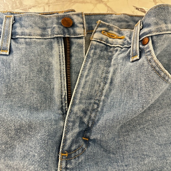 Wrangler cut off Jean shorts size 28 - Picture 3 of 3